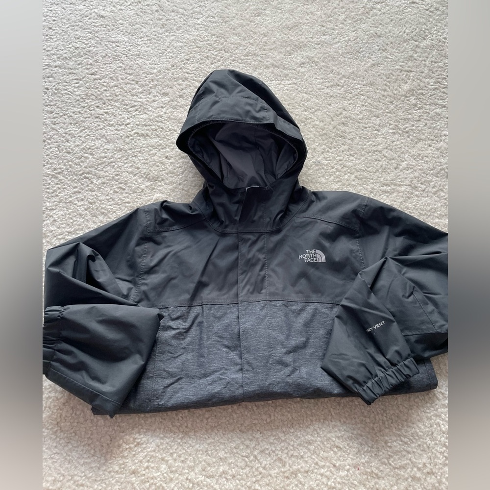 ☔️ North Face Rain Jacket!